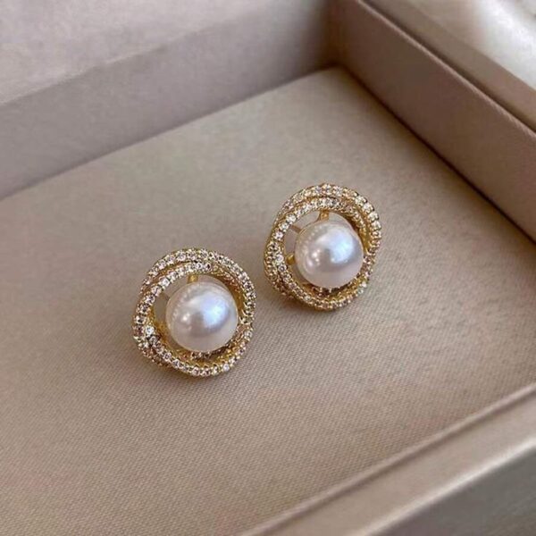 Whirlpool Shape Pearl Earrings