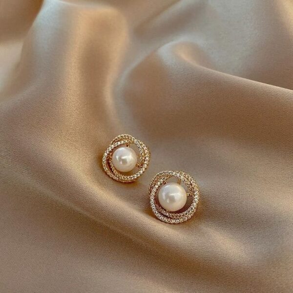 Whirlpool Shape Pearl Earrings