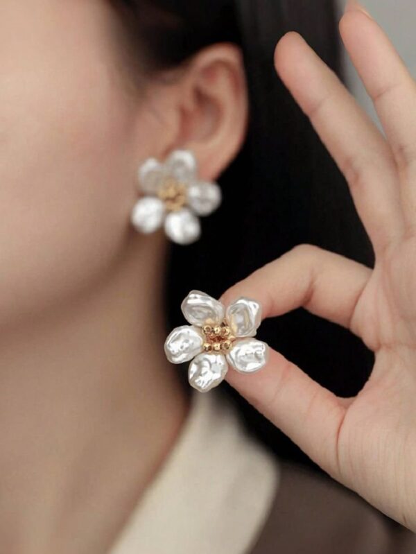 Pearl Flower Stud Earrings