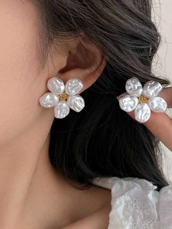 Pearl Flower Stud Earrings