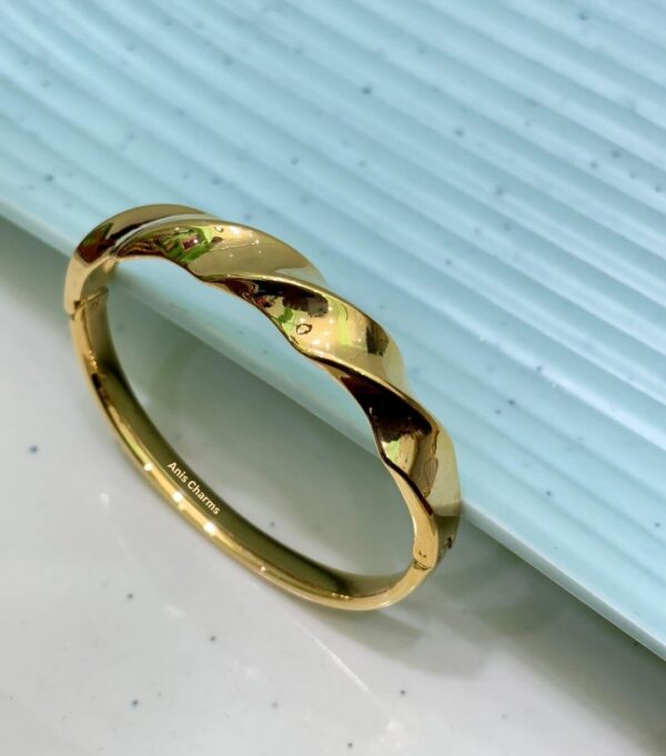 Twist Elegance Bracelet