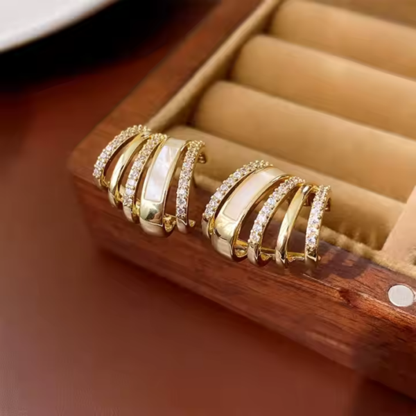 crystal 4 claw earrings