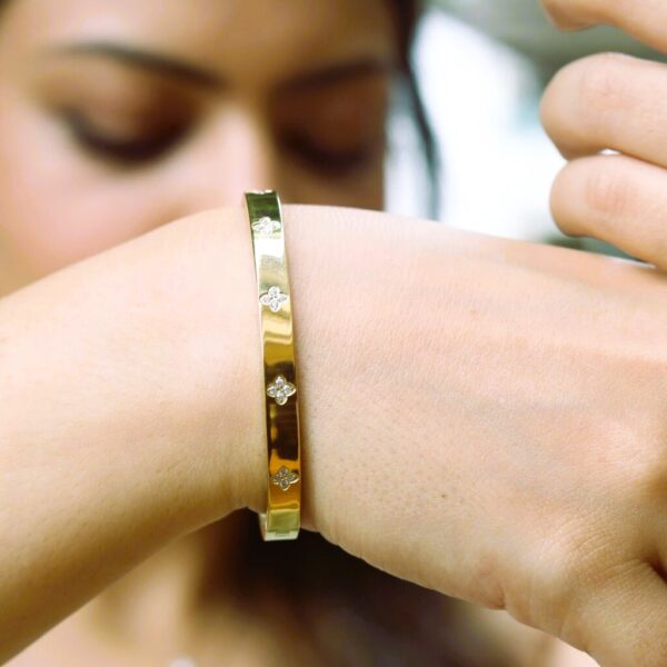 Anti Tarnish Floral Bracelet